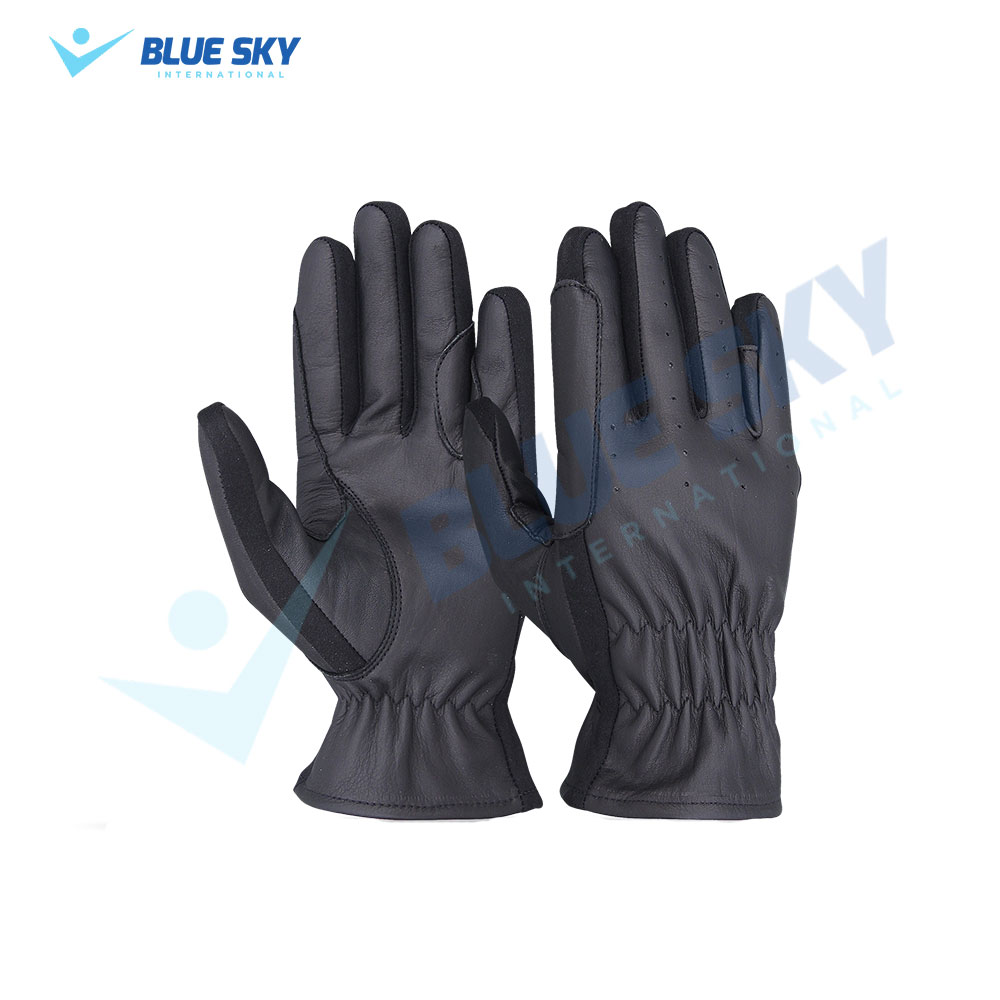 4 Horse Riding Gloves 2005 - Image 1